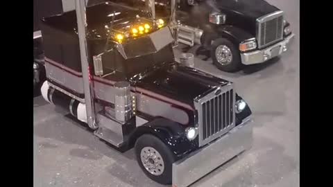 Lao Tzu's eldest son drives his younger son to get on the bus? American truck