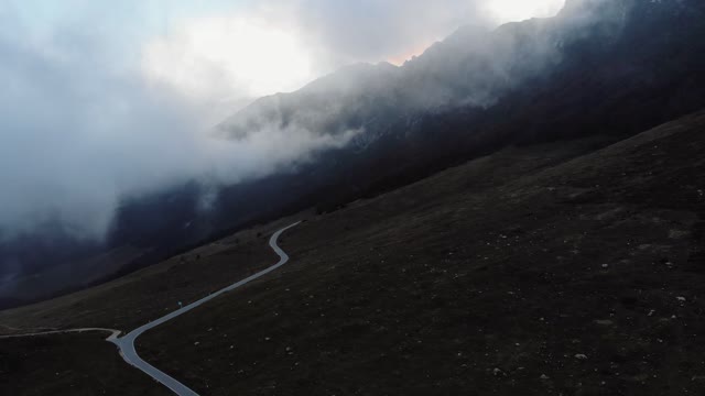 Fog Mountains Road Adventure