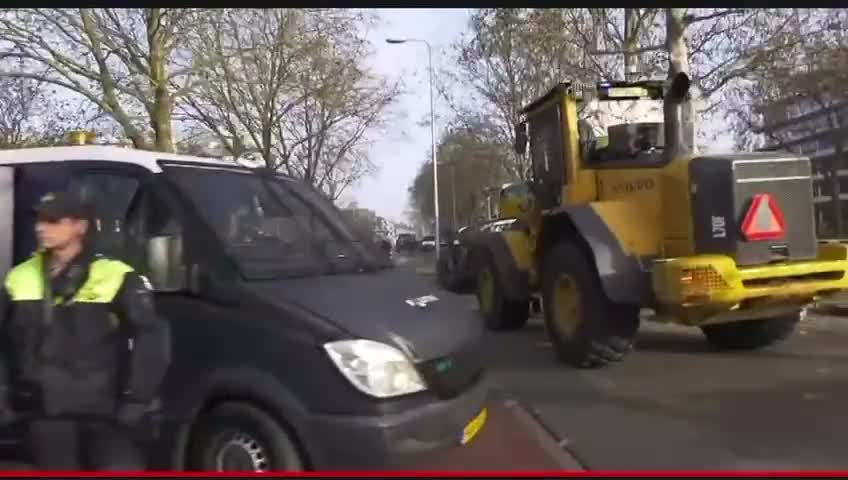 ΧΟΥΝΤΑ ΣΤΗΝ ΟΛΛΑΝΔΙΑ ΜΕ ΑΓΡΟΤΕΣ ΕΝΑΝΤΙΟΝ ΑΣΤΥΝΟΜΙΑΣ