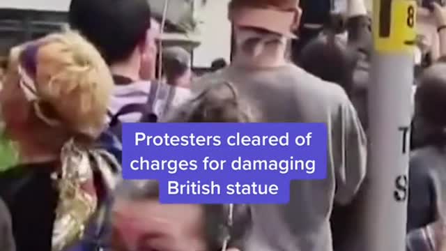 Protesters clearedof charges for dging British statue