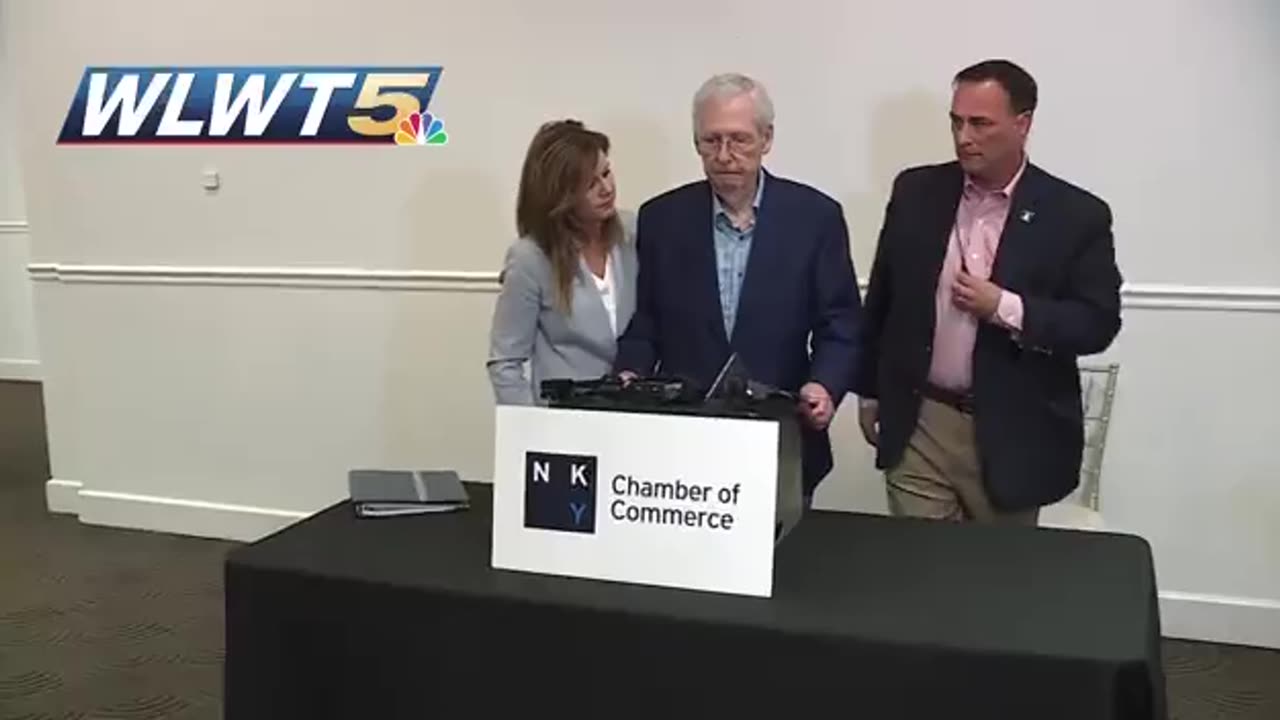 Mitch McConnell freezes up again while answering questions