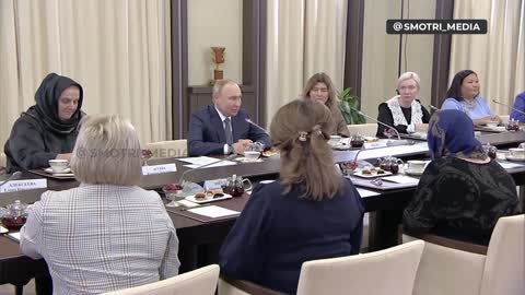 2022-11-25 Vladimir Putin met with the mothers of servicemen defending Russia in the SMO