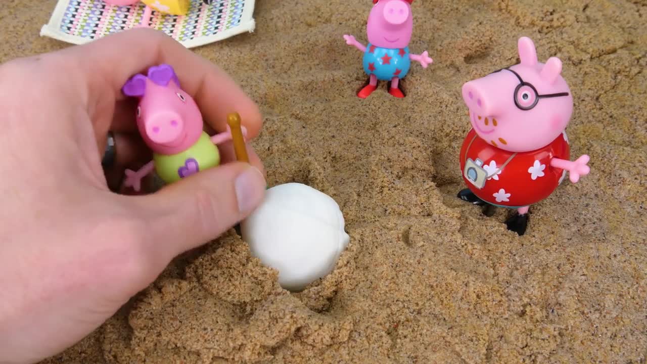 Peppa Pig at the Beach finds Dinosaur Fossils Toy Learning Video for Kids!