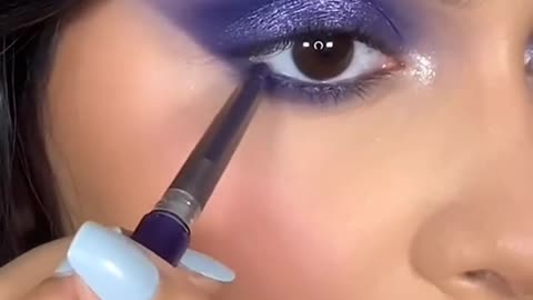 Blue eye smarging makeup