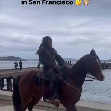 🔥🚨DEVELOPING: Costumed apes have been seen riding horses Golden State Bridge.