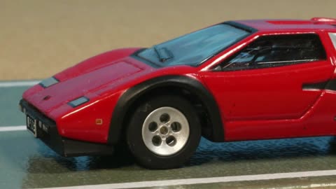 Ferrari Testarossa vs Lamborghini Countach