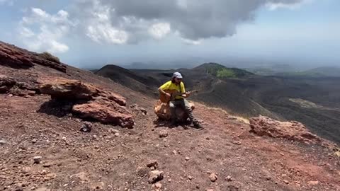 Cantando Franco Battiato in cima all'Etna - Stranizza d'amuri cover