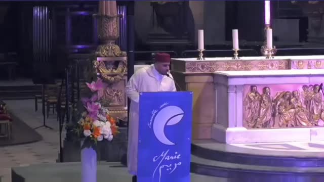 Mulçumanos celebram na Igreja de São Sulpício, Paris