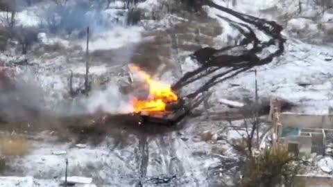 Drone footage - Ukrainian tank south of Chasov Yar meets the Lancet.