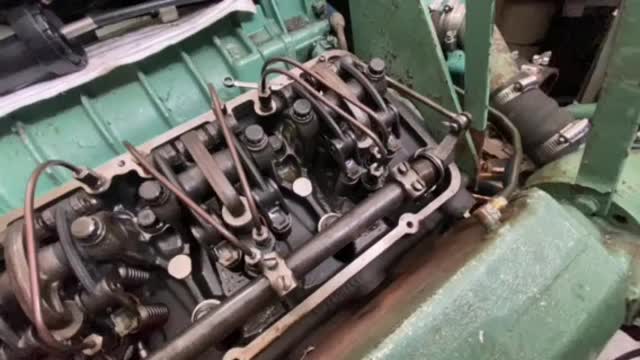 Detroit Diesel 853 - adjusting valves and injectors.