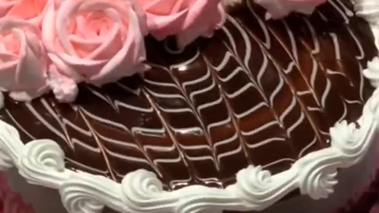 Stunning birthday cake decorating technique 💝💝 #shorts (4)