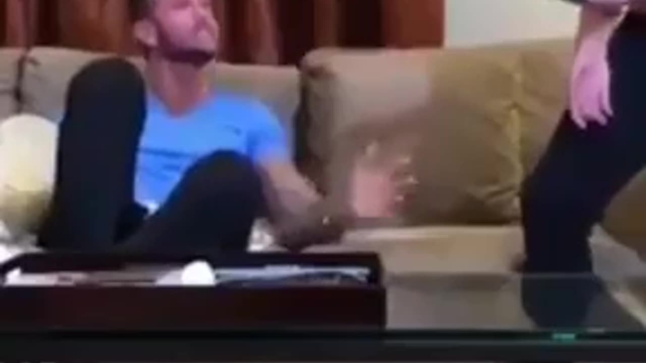 Girls reaction 😂😂