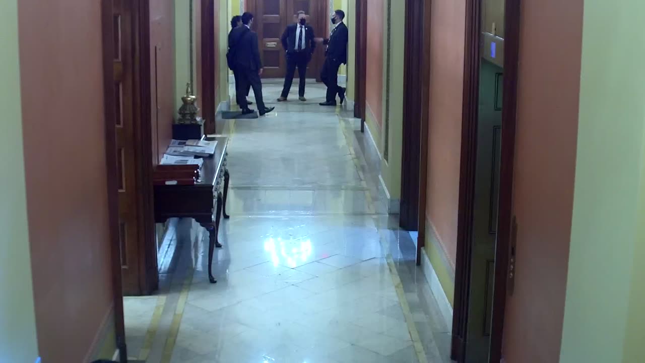 0263USCH02H227Hallway_2021-01-05_16h40min01s107ms.mp4