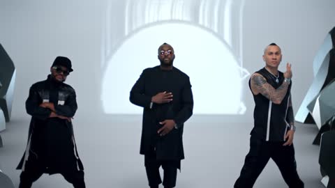 Black Eyed Peas, Shakira - GIRL LIKE ME (Official Music Video)