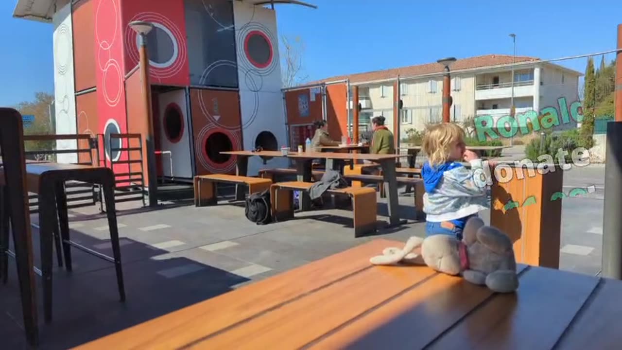 2023-04-05 (2) - McDonald's - Twitch Triskelina