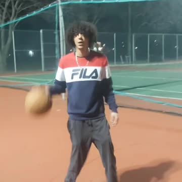 LEONARD GIVES US SHOTS