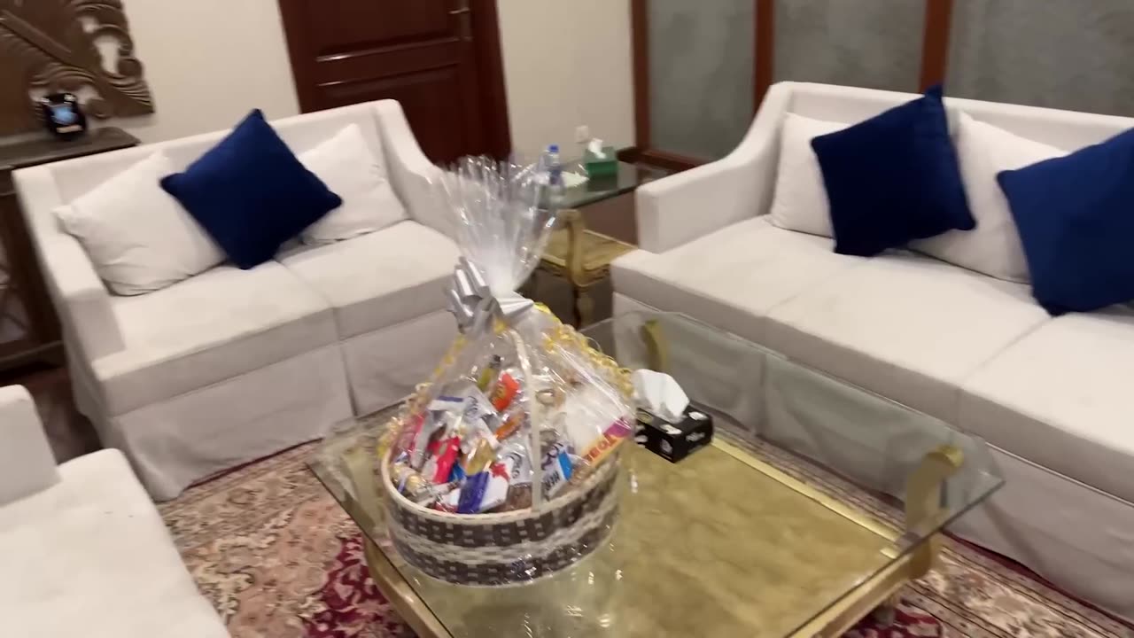 Dubai Mein Land Ho Gaye 😍 | Aroob Ne Pehli Baar Dubai Dekha 😂