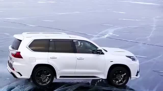 Beatiful Drift On Ice