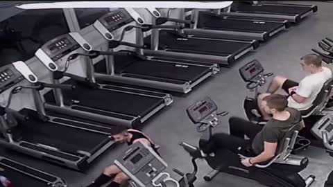 Guy Hilariously Falling off a Treadmill at the Gym