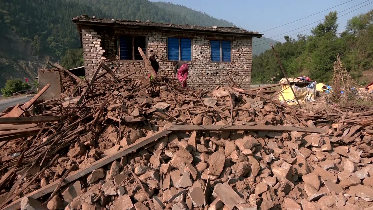 Nepal quake survivors say they 'have nothing left'