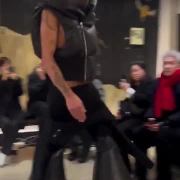 Pari, Fashion Show. What is it???