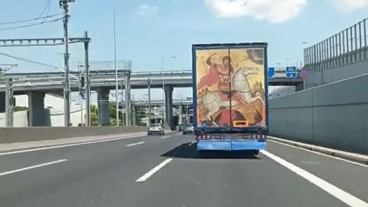 ΜΕΓΑΛΗ ΑΓΙΑ ΕΙΚΟΝΑ ΣΤΟ ΦΟΡΤΗΓΟ ΣΤΟ ΔΡΟΜΟ!!!