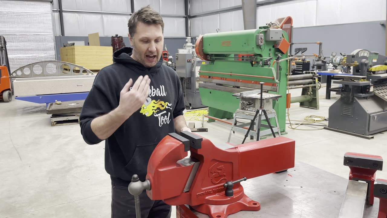 Why Aren't the Jaws 10 Inches Wide on the Hardtail?