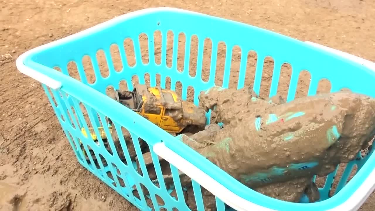 Fine Toys Construction Vehicles Looking for underground car