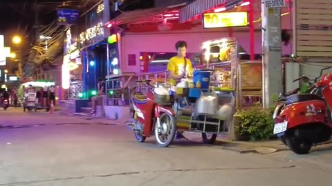 Nightlife Walk: La vita NOTTURNA in THAILANDIA è Folle! 🇹🇭 (Pattaya Thailand)