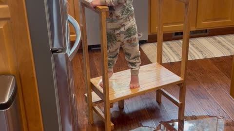 Toddler Floods Kitchen Floor With Water