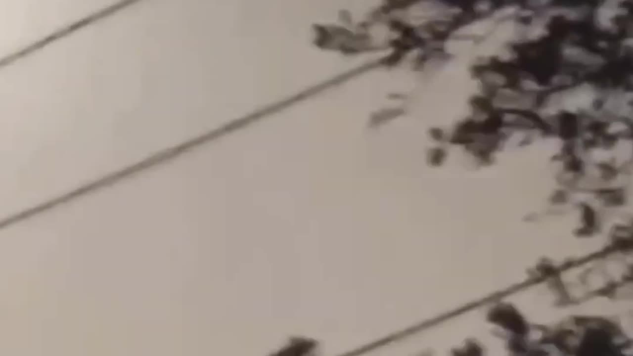 UFO Sightings -- New York 2023 -- A person captures Strange Large Luminous Object in the Sky