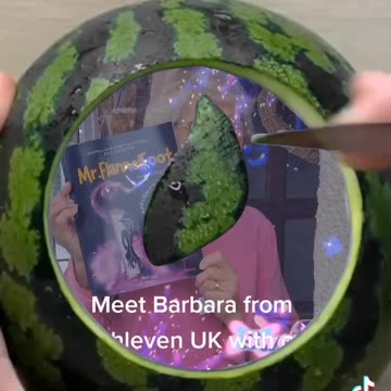 We love our readers 😍🧦👀