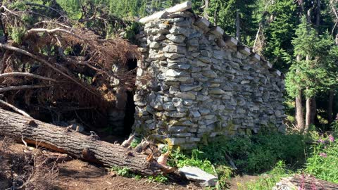 Oregon – Mount Hood – The Legendary Timberline Stone Cairn Shelter