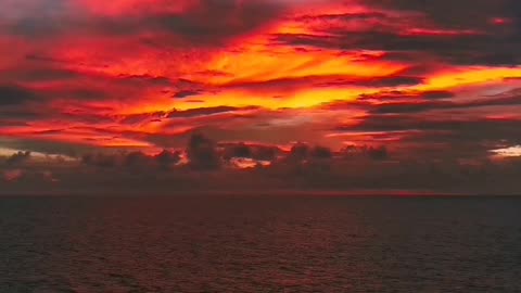 Jaw-Dropping Sunset Colors over the Ocean | A Nature's Masterpiece to Leave You Speechless!