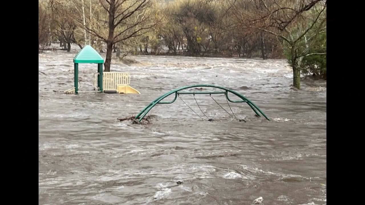 California menghadapi 'darurat banjir' karena badai menewaskan sedikitnya 2 orang