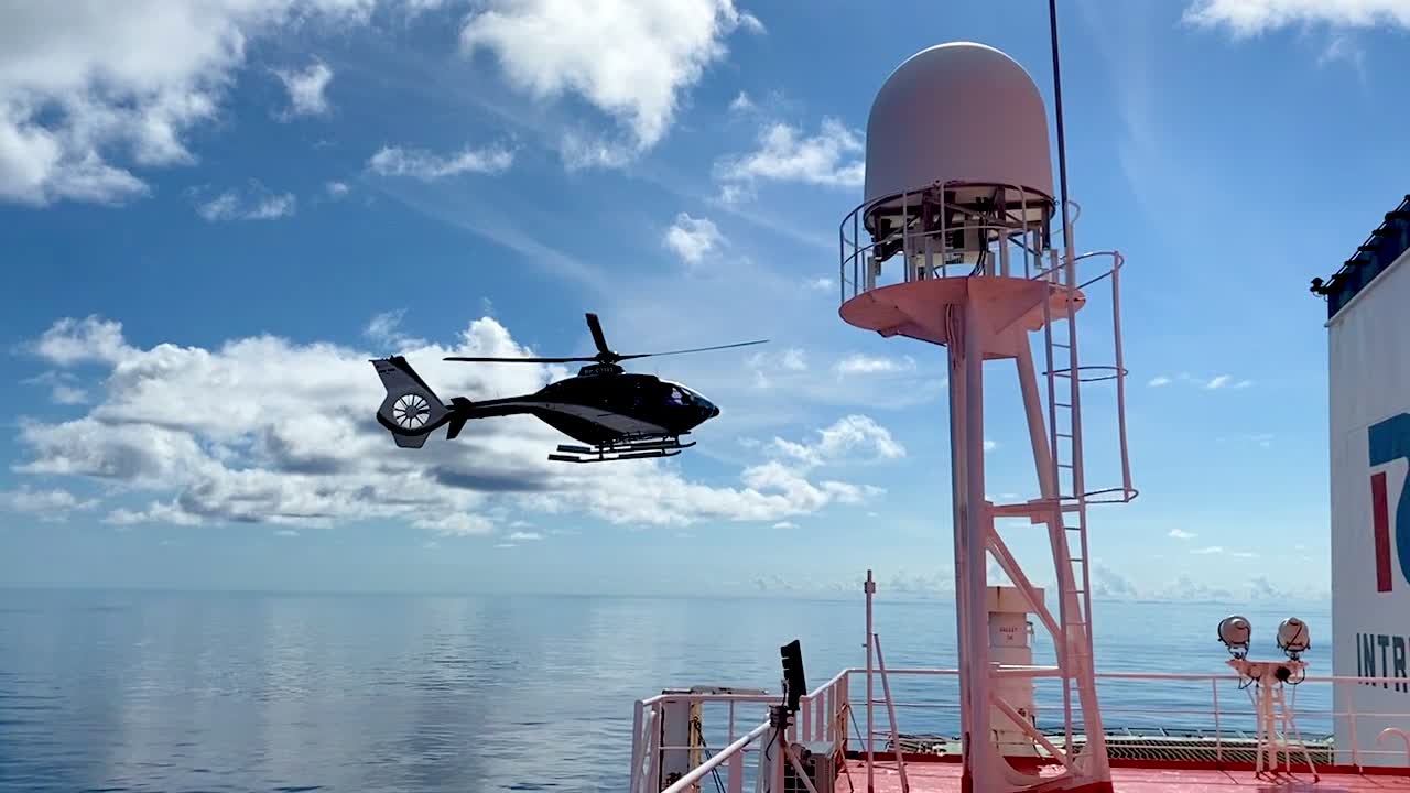Helicopter landing on a ship