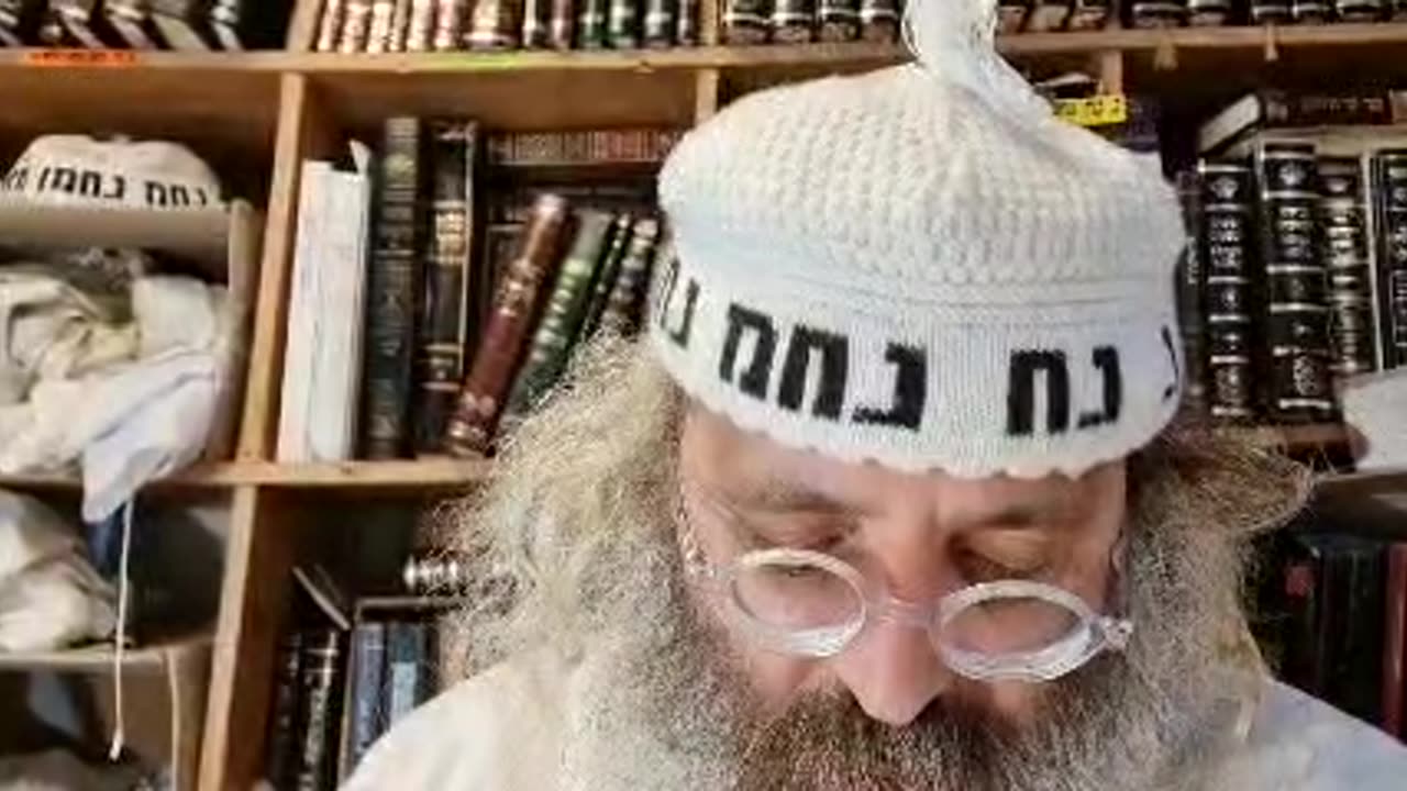 וכהן אוחז בבגדיה אם נקרעו נקרעו ואם נפרמו נפרמו עד שהוא מגלה את לבה - שיר נ נח משנה מסכת סוטה דף ז