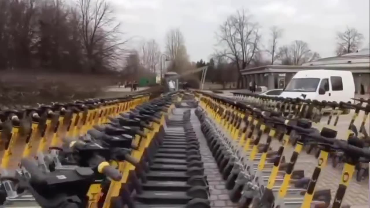 🛴A flock of scooters was spotted in Victory Park, St. Petersburg .