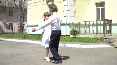 Two amazing child dancing like a Pro