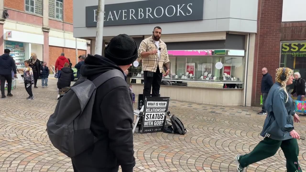 Pleasure Seekers in Blackpool hear about JESUS! Will they REPENT