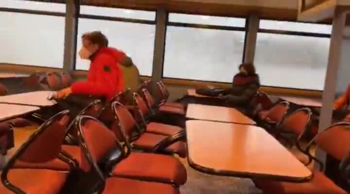 The ferry in Hamburg, which went out in a storm, knocked out the windows and flooded the cabin