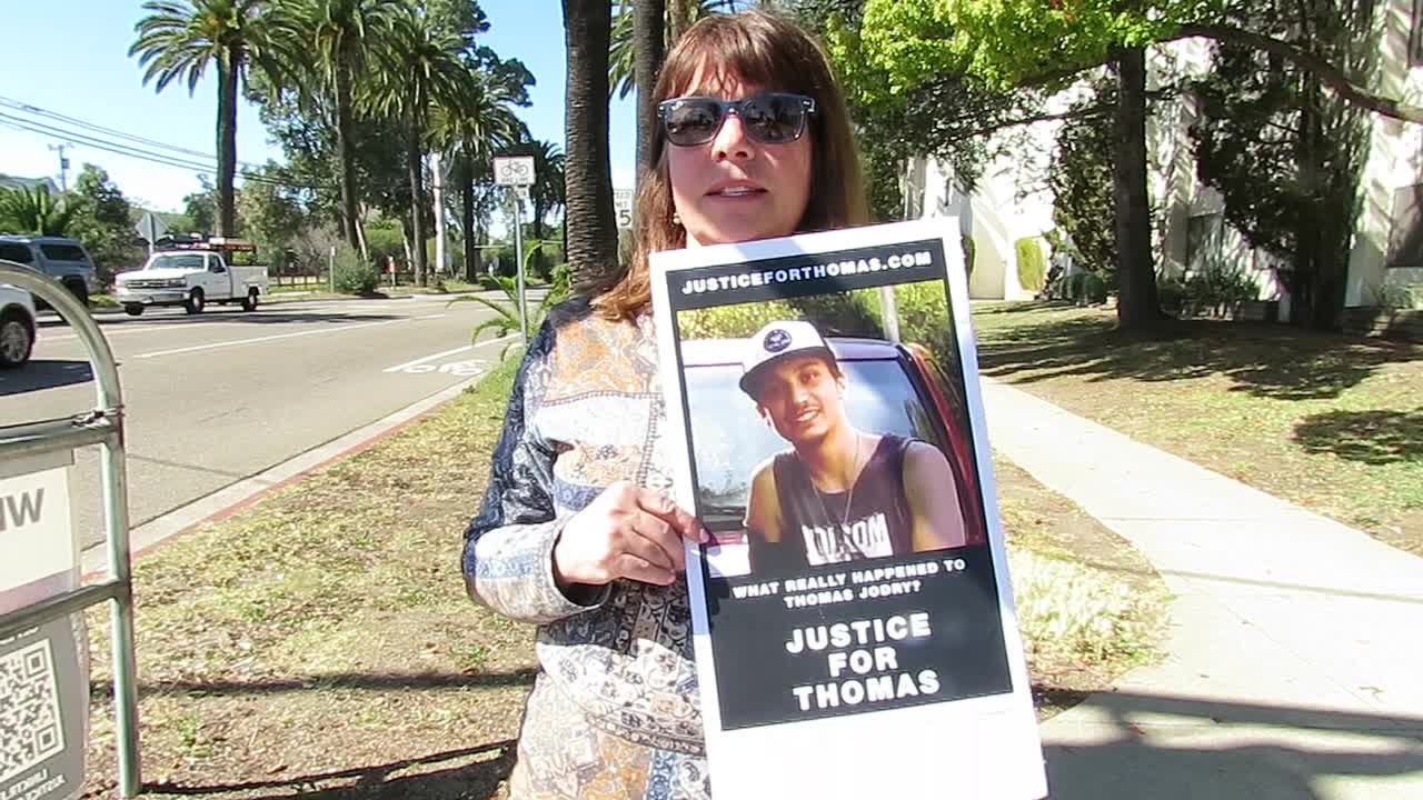 Moms are awesome, warning the community of predators