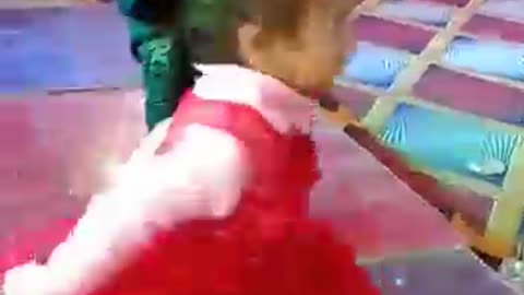 1.5 year girl dance in dance floor,what a stamina