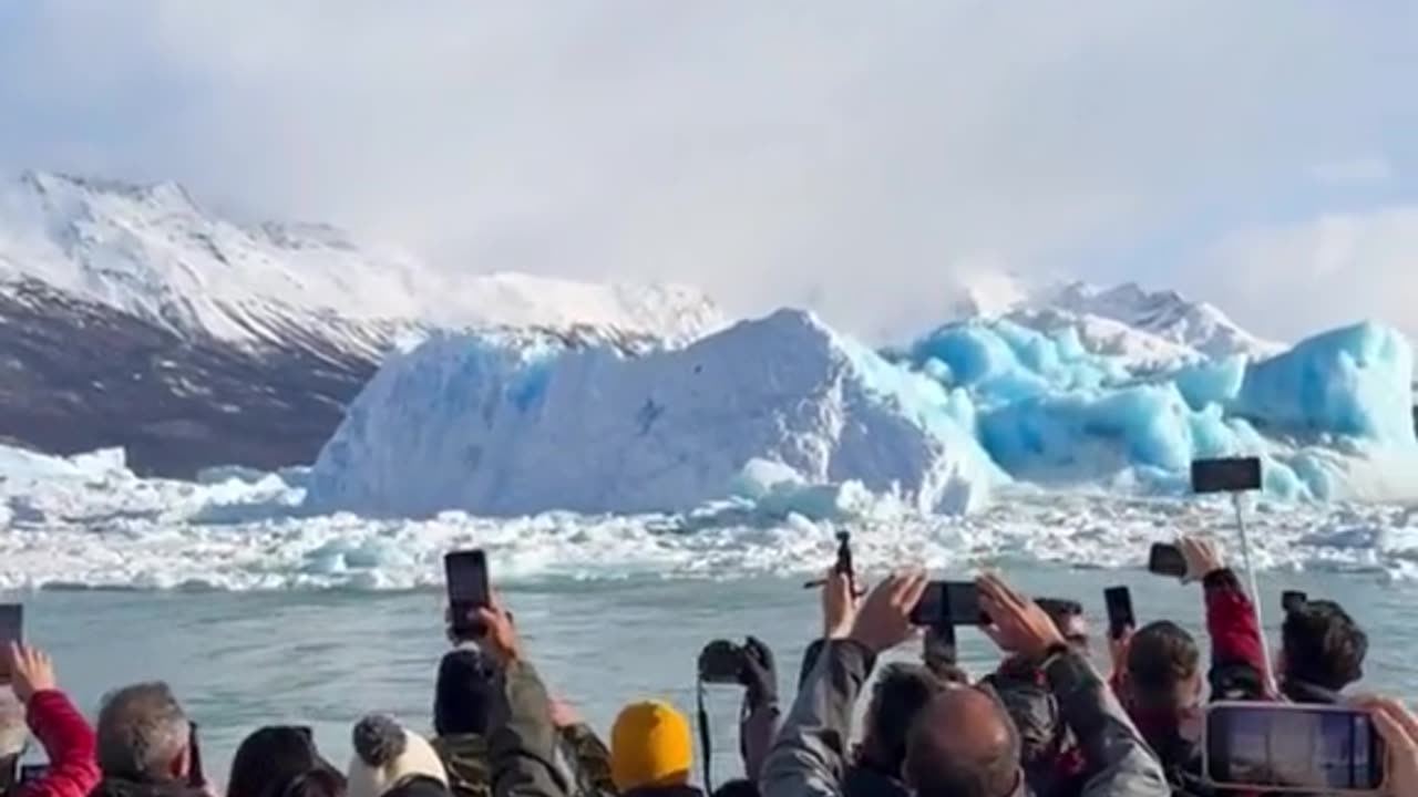 Ice mountain collipse