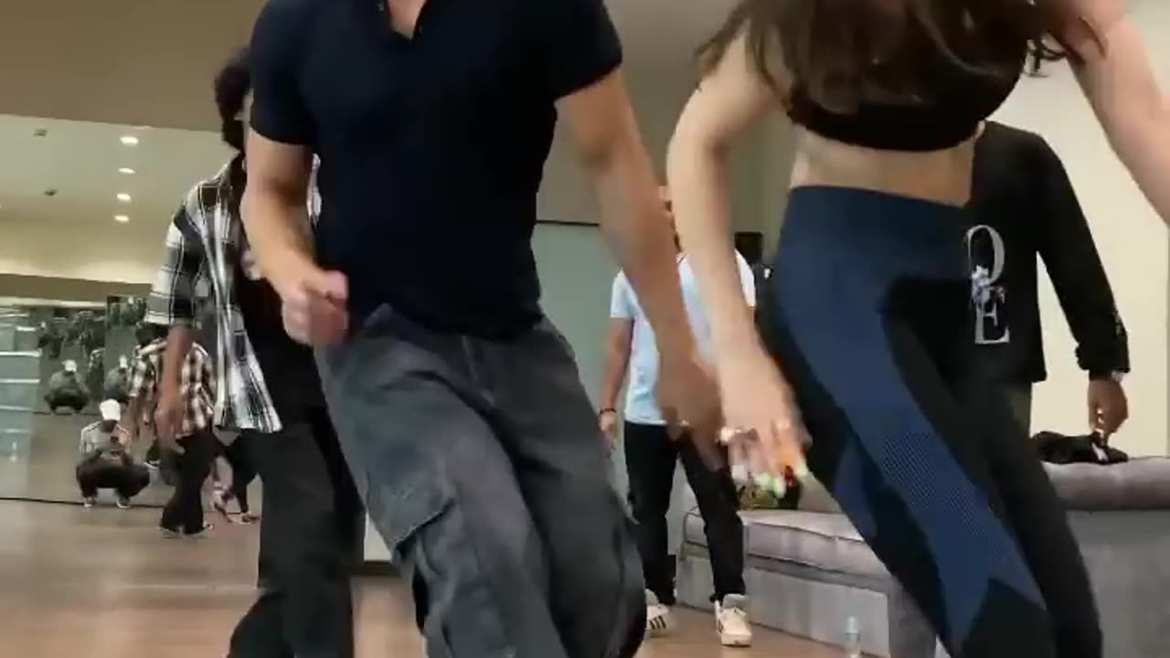 COUPLE DANCE