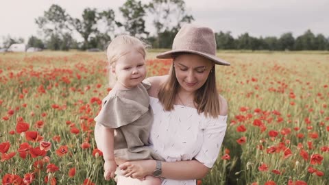 A Little Girl 👧 enjoy with his mom