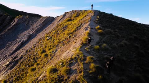 Into the Mountains (8_10) - Roys Peak [4K]