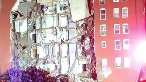 Apartment building collapse in Davenport Iowa🙏🙏🙏