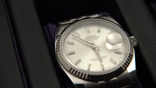 HOW TO USE A LUXURY WATCH