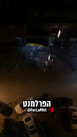 רכב נכנס למתחם בדיקות קוביד-19 והחליט לפרק אותו לחלוטין